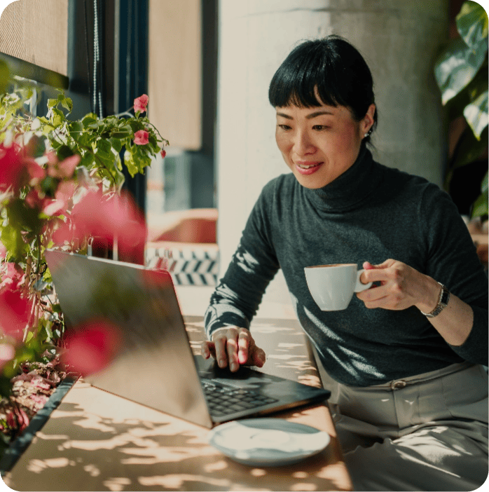 Real estate agent using Asteroom DIY Kit to capture listings independently